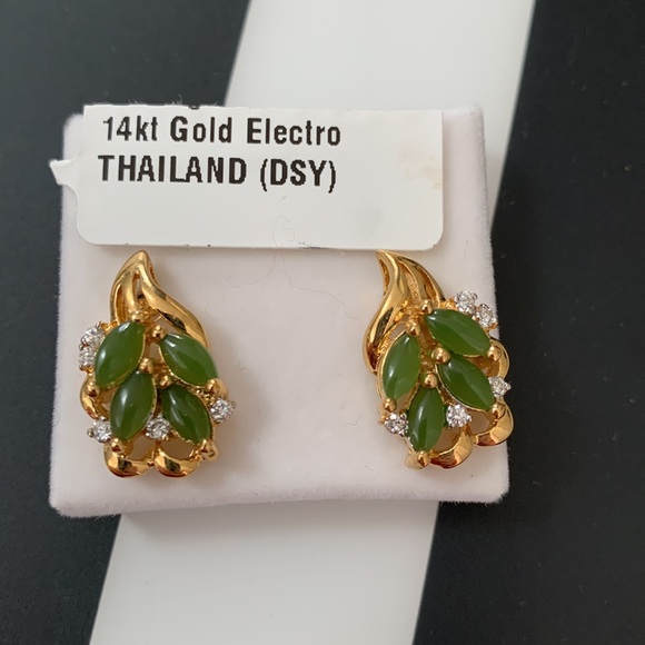 Apple Jade Earrings - Picture 4 of 5